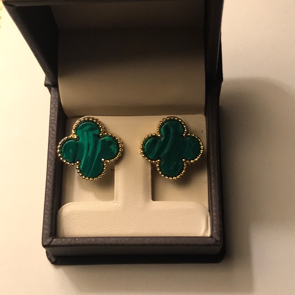 Beautiful malachite Alhambra style earring